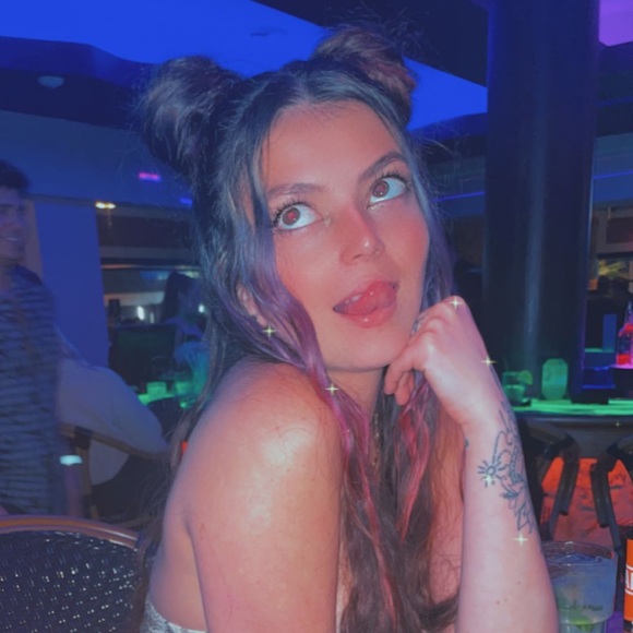 Meet your Posher, Camryn - Picture 1 of 1